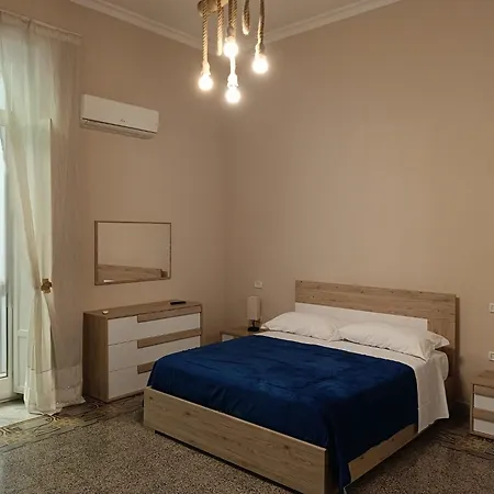 Liberty House לינה וארוחת בוקר