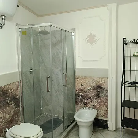 לינה וארוחת בוקר Liberty House נאפולי